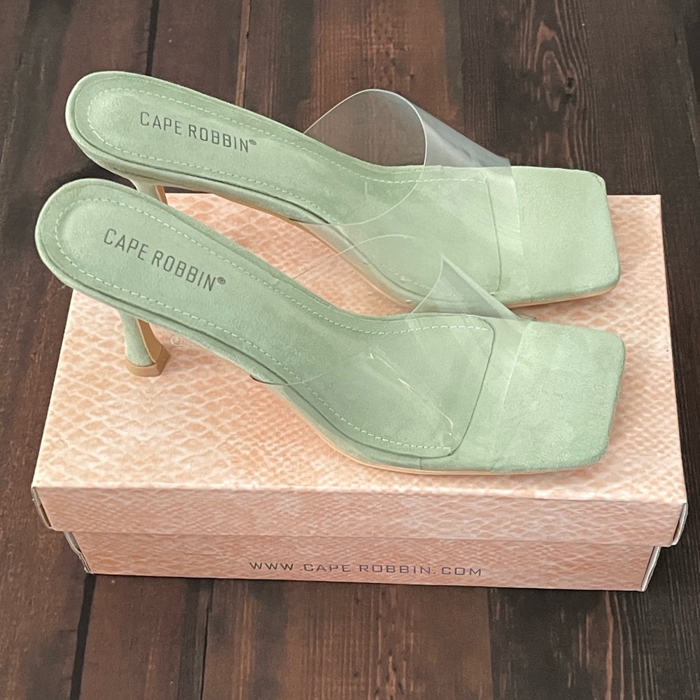 Cape Robbin Clear/sage heels